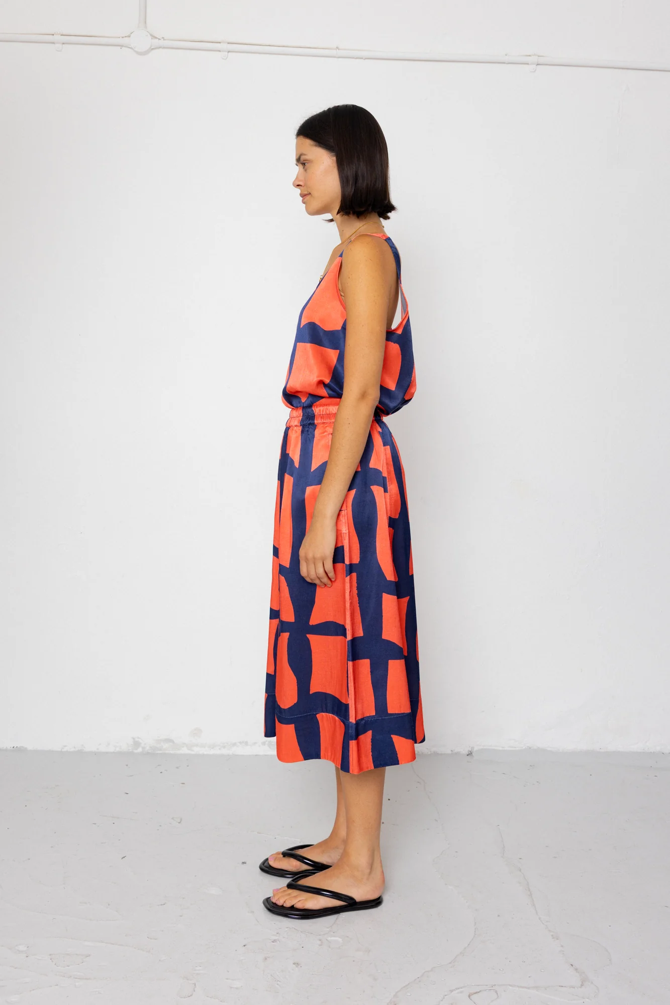 Pleated Scoop Back Vest - Abstract Block Print Navy - Image 4