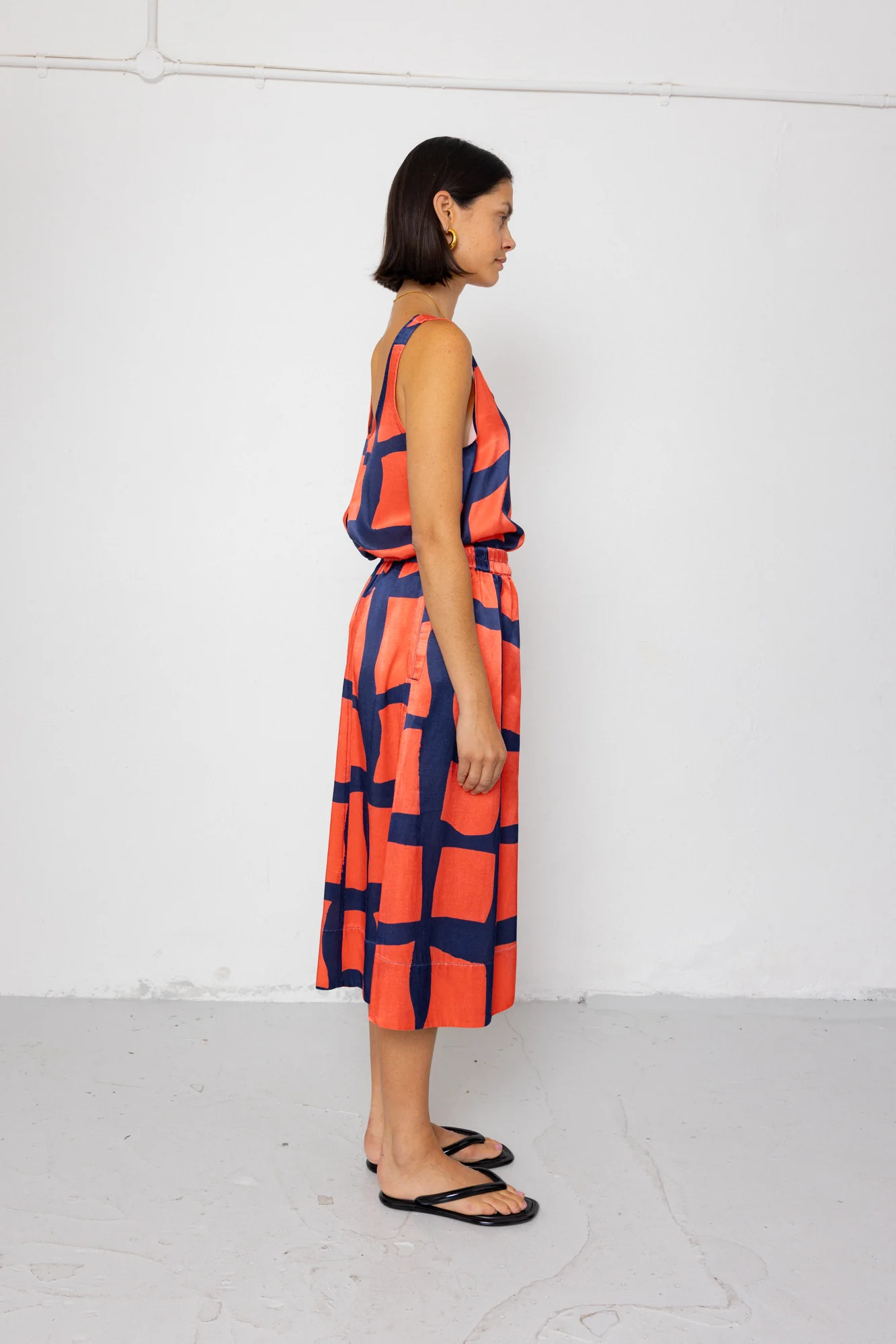 Pleated Scoop Back Vest - Abstract Block Print Navy - Image 5